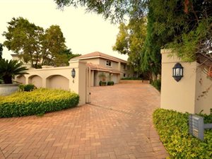 4 Bed House in Waterval Estate