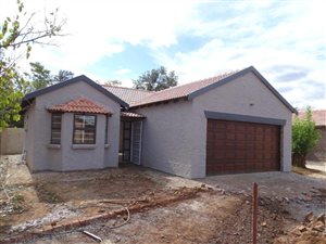 3 Bed Townhouse in Mooivallei Park