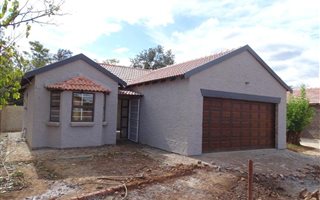 3 Bedroom Townhouse in Mooivallei Park