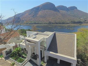 4 Bed House in Kosmos