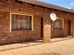6 Bed House in Mahwelereng