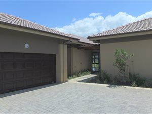 3 Bed House in Palm Lakes Estate