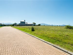 688 m² Land available in Le Grand Golf Estate