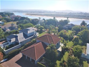6 Bed House in Keurbooms River