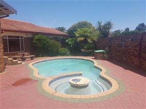 4 Bed House in Kanonkop