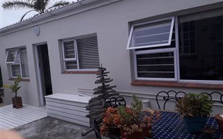 1 Bedroom Garden Cottage in Newton Park