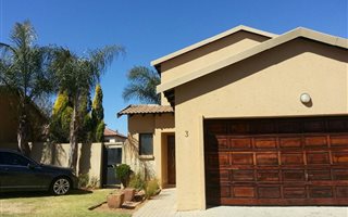 3 Bedroom House in Country View