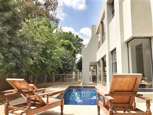 5 Bed House in Oaklands