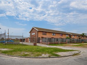 2 Bed Apartment in Swartkops