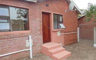 1 Bedroom Garden Cottage in Sherwood and surrounds