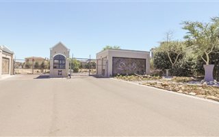878 m² Land available in Haasendal