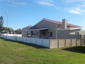 4 Bed House in Gansbaai and surrounds