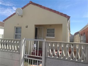 3 Bed House in Strandfontein