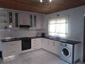3 Bed House in Newlands West