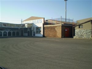 300 m² Commercial space in Selcourt