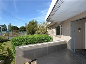 4 Bed House in Bosonia