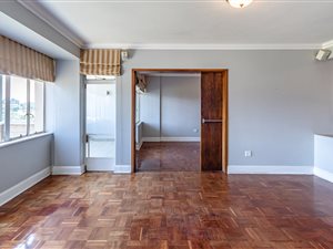 3 Bed Apartment in Fairway