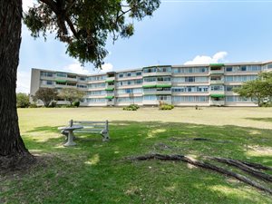 3 Bed Apartment in Fairway