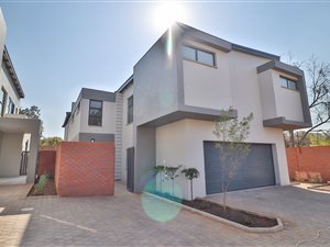 4 Bed House in Waterkloof