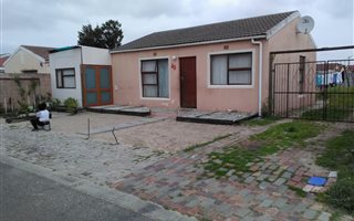 3 Bedroom House in Camelot