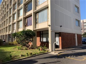 2 Bed Apartment in Wynberg Upper