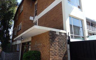 2 Bedroom Flat in Kew