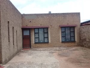 2 Bedroom House in Etwatwa