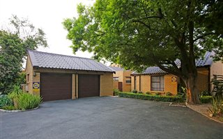 3 Bedroom Townhouse in Maroeladal
