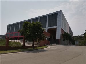 2000 m² Commercial space in Riverhorse Valley