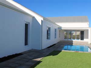 4 Bed House in Grotto Bay