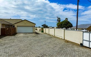 3 Bedroom Townhouse in Gonubie