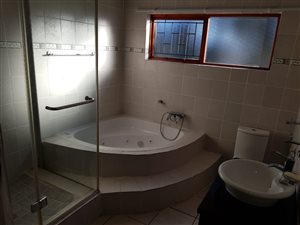 5 Bed House in Bayview