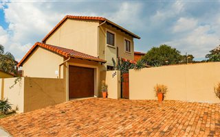 2 Bedroom Cluster in Ruimsig