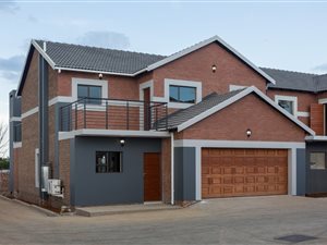 4 Bed Townhouse in Heuwelsig