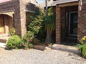 9 Bed House in Rietvlei View