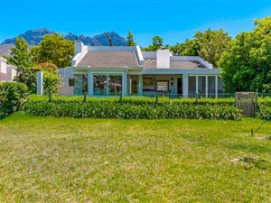3 Bed House in Erinvale Estate