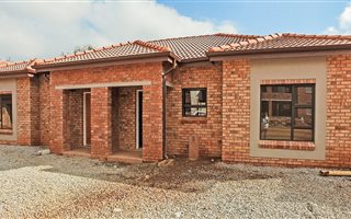 2 Bedroom Simplex in Wilgeheuwel