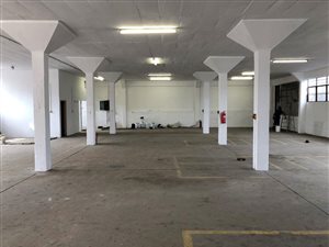 665 m² Industrial space in New Germany