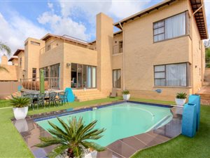 5 Bed House in Featherbrooke Estate