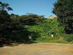 1370 m² Land available in Athlone Park