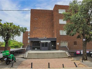 2.5 Bed Apartment in Kew