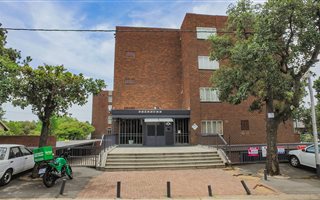2.5 Bedroom Apartment in Kew