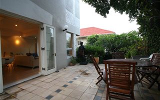 2 Bedroom Apartment in Vredehoek