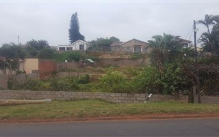 976 m² Land available in Bluff