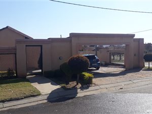 2 Bed House in Cosmo City
