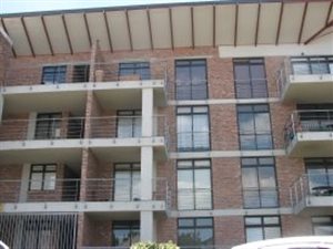 2 Bed Apartment in Onder Papegaaiberg