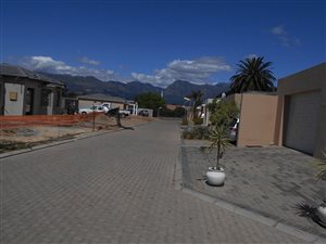 285 m² Land available in Denneburg