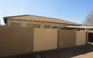 2 Bedroom Townhouse in Bergsig