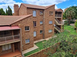 2 Bed Townhouse in Die Hoewes