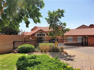 3 Bed Townhouse in Hazeldean (Silverlakes Surroundings)